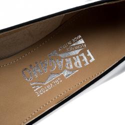 مملوكة مسبقًا حذاء فلات باليه سالفاتوري فيراغامو فيونكة فيوكو جلد لامع أسود مقاس 35.5