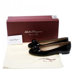 مملوكة مسبقًا حذاء فلات باليه سالفاتوري فيراغامو فيونكة فيوكو جلد لامع أسود مقاس 35.5