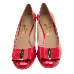 Pre Owned حذاء كعب عالي سالفاتوري فيراغاو فيونكة كعب عريض اليندا جلد لامع أحمر مقاس 40