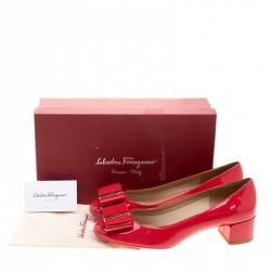 Pre Owned حذاء كعب عالي سالفاتوري فيراغاو فيونكة كعب عريض اليندا جلد لامع أحمر مقاس 40