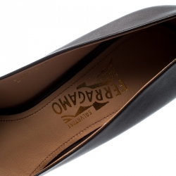 مملوكة مسبقًا حذاء كعب عالي سالفاتوري فيراغامو كعب روكي تفاصيل سلسلة غطاء مقدمة نانا جلد بني شوكليت مقاس 40.5