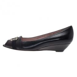 مملوكة مسبقًا Salvatore Ferragamo Black Leather Gancini Bit Wedge Pumps Size 38.5