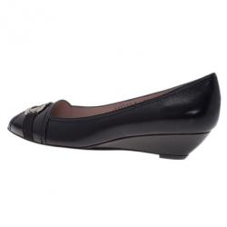 مملوكة مسبقًا Salvatore Ferragamo Black Leather Gancini Bit Wedge Pumps Size 38.5