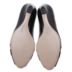 مملوكة مسبقًا Salvatore Ferragamo Black Leather Gancini Bit Wedge Pumps Size 38.5