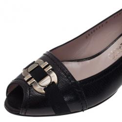 مملوكة مسبقًا Salvatore Ferragamo Black Leather Gancini Bit Wedge Pumps Size 38.5