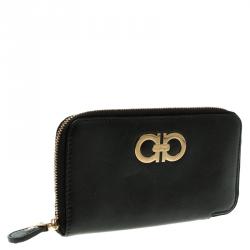مملوكة مسبقًا Salvatore Ferragamo Black Leather Double Gancio Zip Around Wallet 