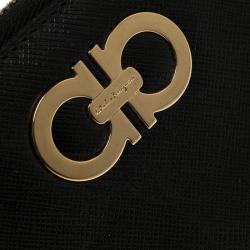 مملوكة مسبقًا Salvatore Ferragamo Black Leather Double Gancio Zip Around Wallet 