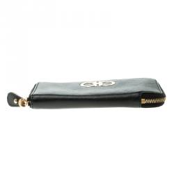 مملوكة مسبقًا Salvatore Ferragamo Black Leather Double Gancio Zip Around Wallet 