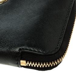 مملوكة مسبقًا Salvatore Ferragamo Black Leather Double Gancio Zip Around Wallet 