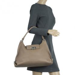 مملوكة مسبقًا Salvatore Ferragamo Taupe Leather Fanisa Hobo