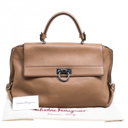 مملوكة مسبقًا  حقيبة سالفتوري فيراغامو سوفيا متوسطة جلد بيج