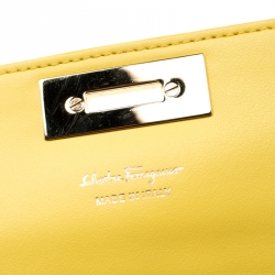 Pre Owned محفظة بسلسلة سالفاتوري فيراغامو جلد صفراء