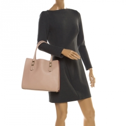 مملوكة مسبقًا Salvatore Ferragamo Beige Leather Medium Tote 