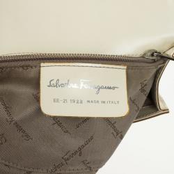 مملوكة مسبقًا Salvatore Ferragamo Flap Buckle Shoulder Bag