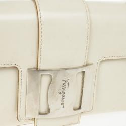 مملوكة مسبقًا Salvatore Ferragamo Flap Buckle Shoulder Bag