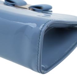 مملوكة مسبقًا حقيبة كلتش سالفاتوري فيراغامو فارا بيوما جلد لامع زرقاء