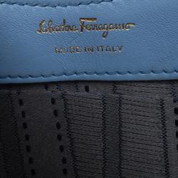 مملوكة مسبقًا حقيبة كلتش سالفاتوري فيراغامو فارا بيوما جلد لامع زرقاء