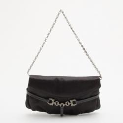 مملوكة مسبقًا Salvatore Ferragamo Black Satin Clutch
