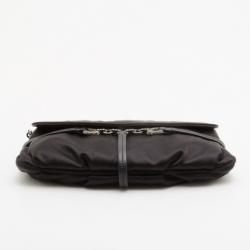 مملوكة مسبقًا Salvatore Ferragamo Black Satin Clutch