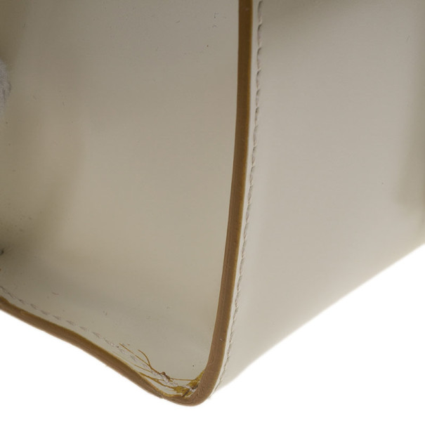 Pre Owned Salvatore Ferragamo White Flap Buckle Shoulder Bag