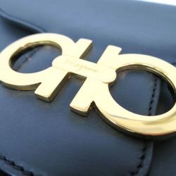 مملوكة مسبقًا Salvatore Ferragamo Black Leather Gancini Shoulder Bag