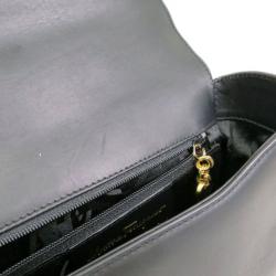 مملوكة مسبقًا Salvatore Ferragamo Black Leather Gancini Shoulder Bag