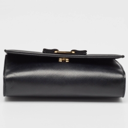 Pre Owned Salvatore Ferragamo Black Leather Vara Bow Chain Clutch