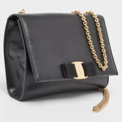 Pre Owned Salvatore Ferragamo Black Leather Vara Bow Chain Clutch