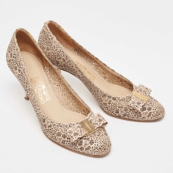 Pre Owned Salvatore Ferragamo Beige Laser Cut Leather Vara Bow Pumps Size 40.5 