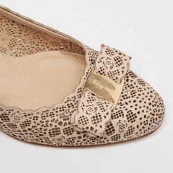 Pre Owned Salvatore Ferragamo Beige Laser Cut Leather Vara Bow Pumps Size 40.5 