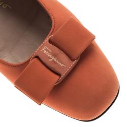 مملوكة مسبقًا Salvatore Ferragamo Orange Suede Bow Ballet Flats Size 37