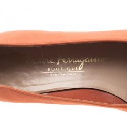 مملوكة مسبقًا Salvatore Ferragamo Orange Suede Bow Ballet Flats Size 37