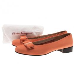 مملوكة مسبقًا Salvatore Ferragamo Orange Suede Bow Ballet Flats Size 37
