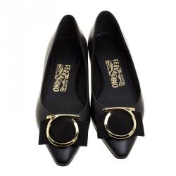 مملوكة مسبقًا حذاء فلات باليه سالفاتوري فيراغامو مقدمة مدببة فيونكة انا غانسيني جلد أسود مقاس 36