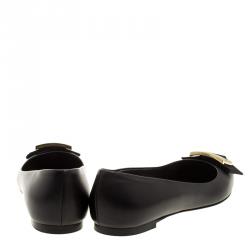 مملوكة مسبقًا حذاء فلات باليه سالفاتوري فيراغامو مقدمة مدببة فيونكة انا غانسيني جلد أسود مقاس 36