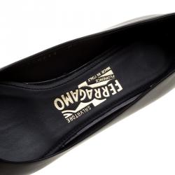 مملوكة مسبقًا حذاء فلات باليه سالفاتوري فيراغامو مقدمة مدببة فيونكة انا غانسيني جلد أسود مقاس 36
