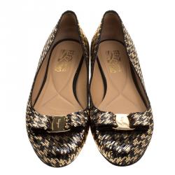 Pre Owned حذاء باليرينا فلات سالفاتوري فيراغامو فارينا ترتر ذهبي/أسود مقاس 4.5