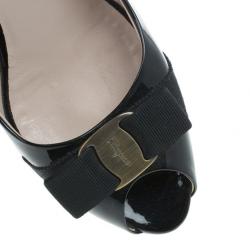 Pre Owned Salvatore Ferragamo Black Patent Vara Bow Peep Toe Pumps Size 39