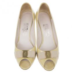مملوكة مسبقًا Salvatore Ferragamo Nude Patent Vara Bow Peep Toe Pumps Size 39