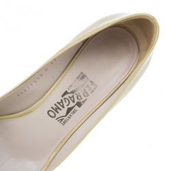 مملوكة مسبقًا Salvatore Ferragamo Nude Patent Vara Bow Peep Toe Pumps Size 39