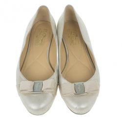 مملوكة مسبقًا Salvatore Ferragamo Metallic Varina Ballet Flats Size 38.5