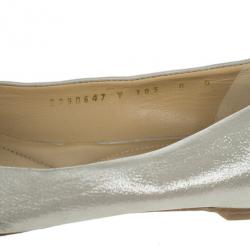 مملوكة مسبقًا Salvatore Ferragamo Metallic Varina Ballet Flats Size 38.5