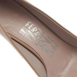 Pre Owned Salvatore Ferragamo Beige Patent Vara Bow Pumps Size 36