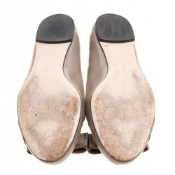 مملوكة مسبقًا حذاء باليرينا فلات سالفاتوري فيراغامو فارينا ترتر ذهبي/أسود مقاس 4.5