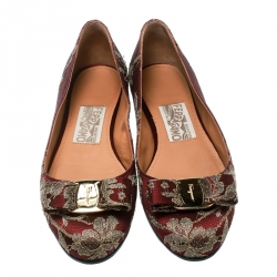 مملوكة مسبقًا حذاء فلات باليه سالفاتوري فيراغامو تريتا دانتيل وساتان بوردو مقاس 37.5