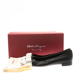 مملوكة مسبقًا حذاء فلات باليه سالفاتوري فيراغامو فارينا جلد منكروم مقاس 39