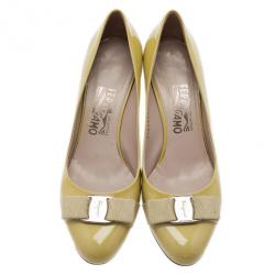 مملوكة مسبقًا حذاء سالفاتوري فيراغامو كارلا بفيونكة جلد أصفر لامع مقاس 38