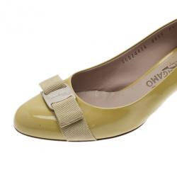 مملوكة مسبقًا حذاء سالفاتوري فيراغامو كارلا بفيونكة جلد أصفر لامع مقاس 38