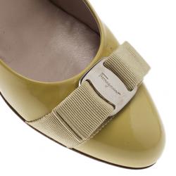 مملوكة مسبقًا حذاء سالفاتوري فيراغامو كارلا بفيونكة جلد أصفر لامع مقاس 38