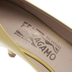 مملوكة مسبقًا حذاء سالفاتوري فيراغامو كارلا بفيونكة جلد أصفر لامع مقاس 38